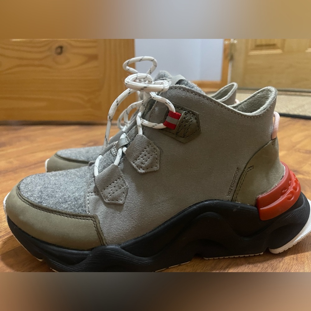 Sorel kinetic shoe/boot
